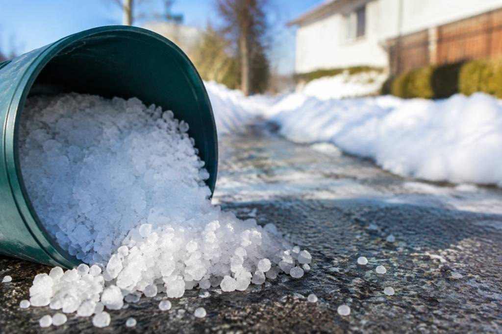 Composition du sel de déneigement : quels sont ses ingrédients et son fonctionnement ?